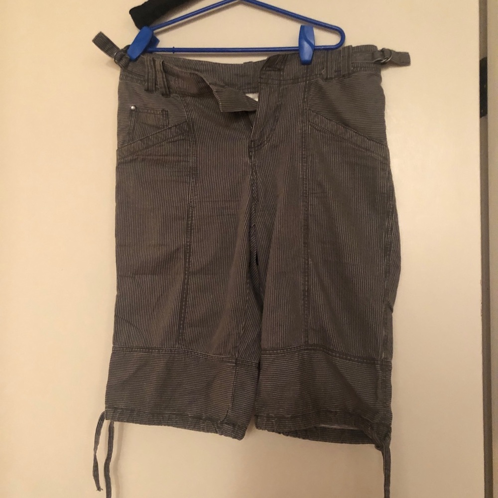 H&M high waisted stripped capris